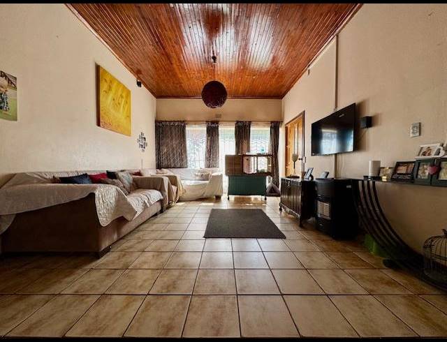 4 BEDROOM HOUSE FOR SALE IN FARRARMERE